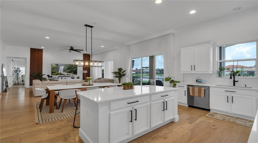 KISSIMMEE, Florida 34746, 4 Bedrooms Bedrooms, ,3 BathroomsBathrooms,Residential,For Sale,SHORESIDE,MFRR4909422
