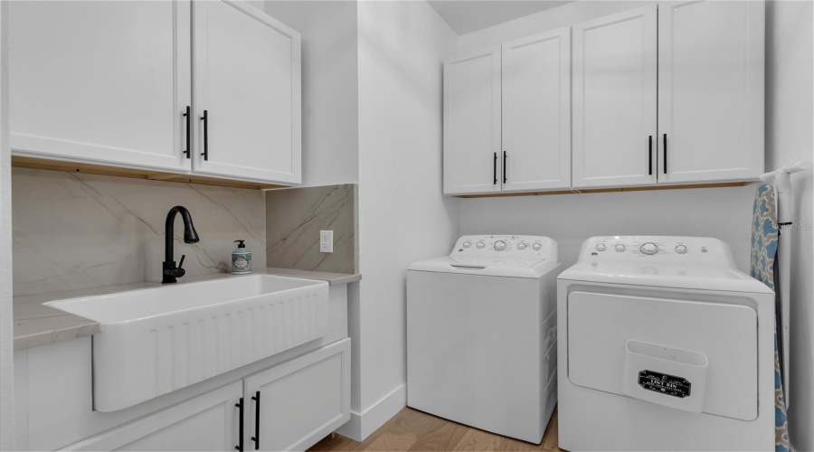 KISSIMMEE, Florida 34746, 4 Bedrooms Bedrooms, ,3 BathroomsBathrooms,Residential,For Sale,SHORESIDE,MFRR4909422
