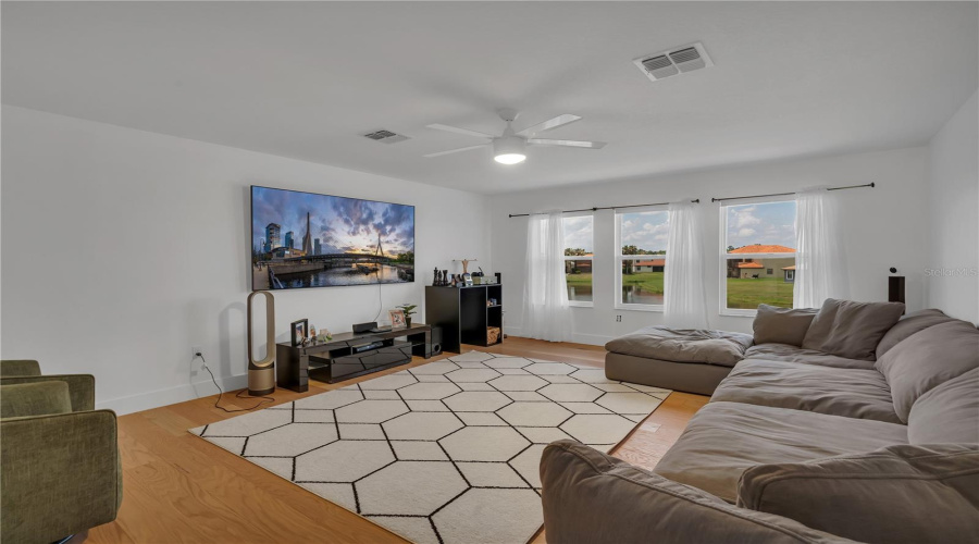 KISSIMMEE, Florida 34746, 4 Bedrooms Bedrooms, ,3 BathroomsBathrooms,Residential,For Sale,SHORESIDE,MFRR4909422