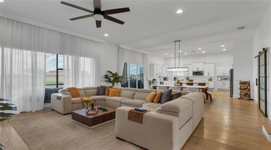 KISSIMMEE, Florida 34746, 4 Bedrooms Bedrooms, ,3 BathroomsBathrooms,Residential,For Sale,SHORESIDE,MFRR4909422
