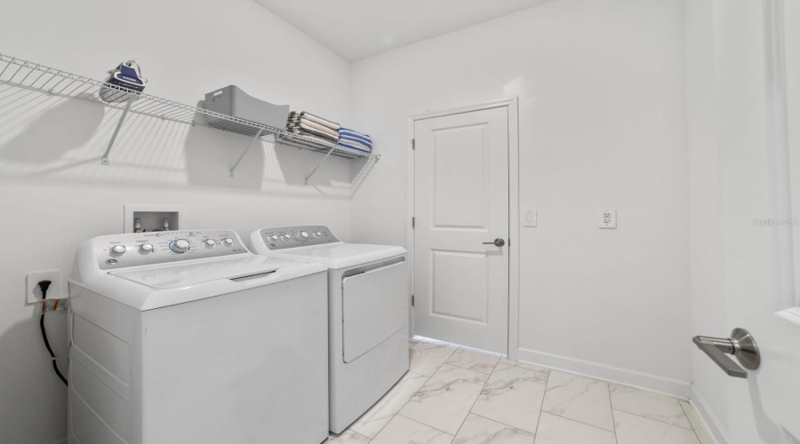 DAVENPORT, Florida 33896, 5 Bedrooms Bedrooms, ,5 BathroomsBathrooms,Residential,For Sale,SOMMERSET HILLS,0,MFRO6314954