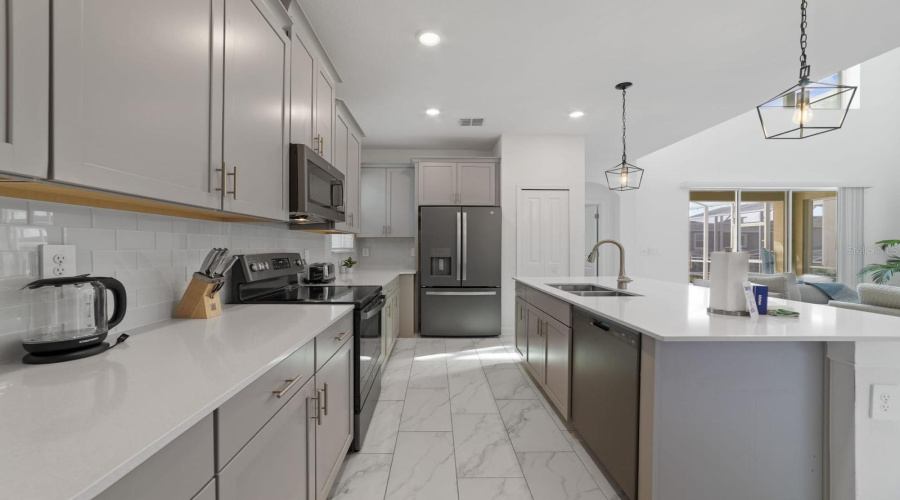 DAVENPORT, Florida 33896, 5 Bedrooms Bedrooms, ,5 BathroomsBathrooms,Residential,For Sale,SOMMERSET HILLS,0,MFRO6314954