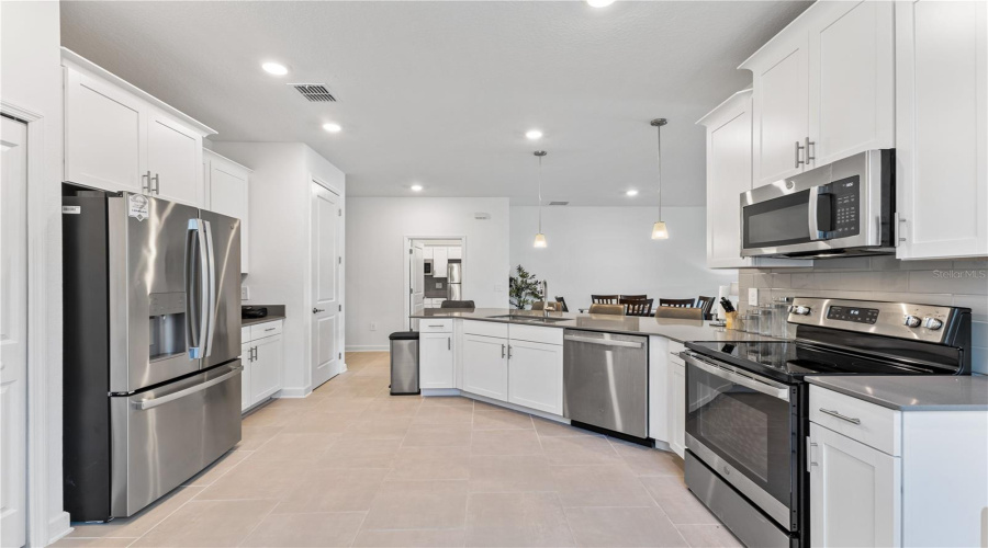 DAVENPORT, Florida 33837, 4 Bedrooms Bedrooms, ,3 BathroomsBathrooms,Residential,For Sale,CAMDEN,0,MFRO6316641