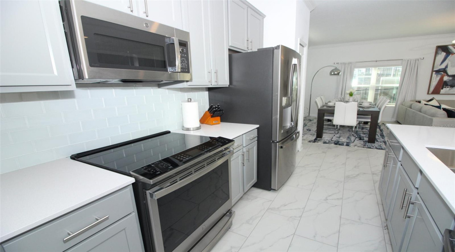 DAVENPORT, Florida 33896, 5 Bedrooms Bedrooms, ,4 BathroomsBathrooms,Residential,For Sale,LEADER,0,MFRO6316683