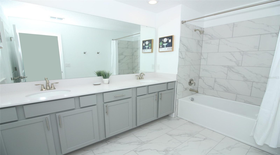 DAVENPORT, Florida 33896, 5 Bedrooms Bedrooms, ,4 BathroomsBathrooms,Residential,For Sale,LEADER,0,MFRO6316683