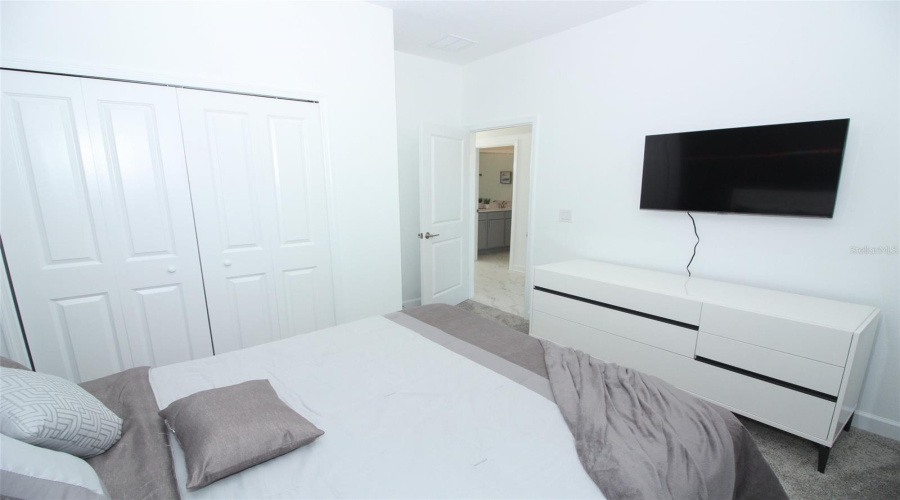 DAVENPORT, Florida 33896, 5 Bedrooms Bedrooms, ,4 BathroomsBathrooms,Residential,For Sale,LEADER,0,MFRO6316683