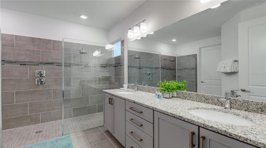 REUNION, Florida 34747, 6 Bedrooms Bedrooms, ,5 BathroomsBathrooms,Residential,For Sale,GOLDEN BEAR,MFRO6316561