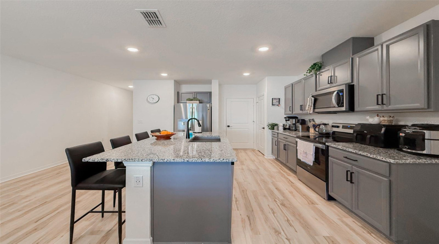 DAVENPORT, Florida 33897, 3 Bedrooms Bedrooms, ,2 BathroomsBathrooms,Residential,For Sale,MIRABELLA,0,MFRO6316855