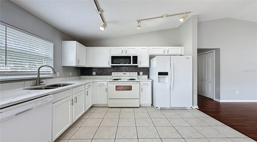 DAVENPORT, Florida 33896, 4 Bedrooms Bedrooms, ,3 BathroomsBathrooms,Residential,For Sale,SCRUB JAY,0,MFRS5128262