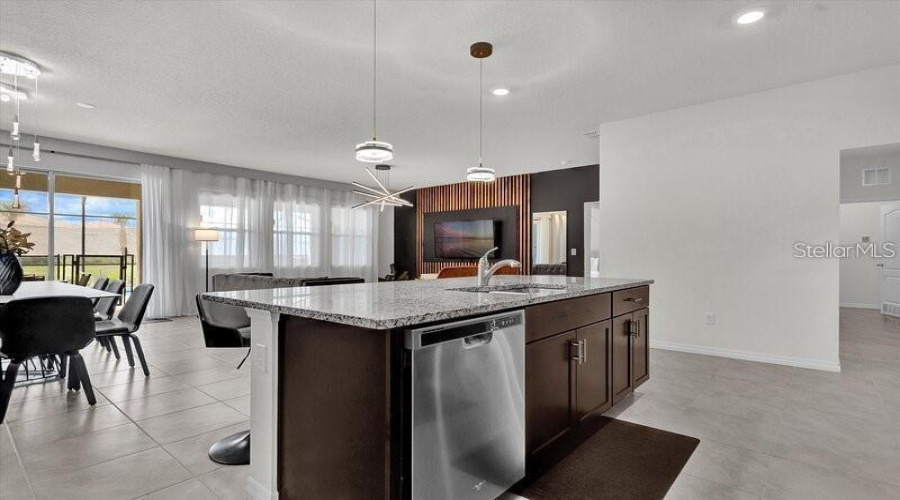 DAVENPORT, Florida 33837, 5 Bedrooms Bedrooms, ,4 BathroomsBathrooms,Residential,For Sale,OAKMOSS,MFRS5128700