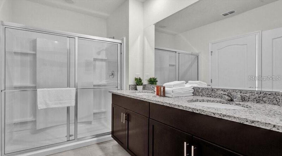 DAVENPORT, Florida 33837, 5 Bedrooms Bedrooms, ,4 BathroomsBathrooms,Residential,For Sale,OAKMOSS,MFRS5128700