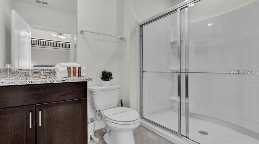 DAVENPORT, Florida 33837, 5 Bedrooms Bedrooms, ,4 BathroomsBathrooms,Residential,For Sale,OAKMOSS,MFRS5128700