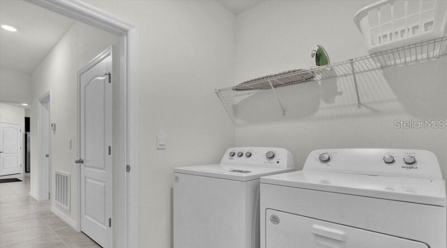 DAVENPORT, Florida 33837, 5 Bedrooms Bedrooms, ,4 BathroomsBathrooms,Residential,For Sale,OAKMOSS,MFRS5128700