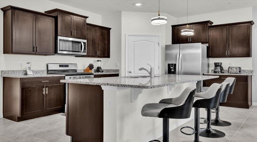 DAVENPORT, Florida 33837, 5 Bedrooms Bedrooms, ,4 BathroomsBathrooms,Residential,For Sale,OAKMOSS,MFRS5128700