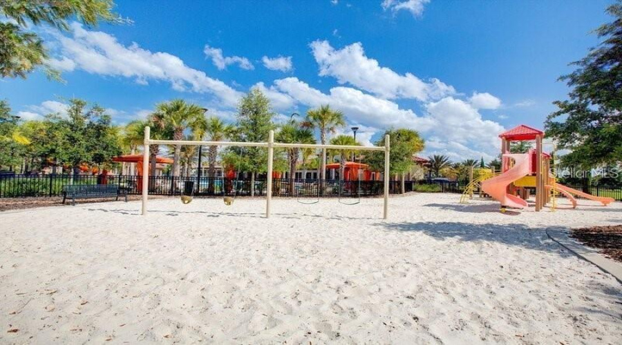 DAVENPORT, Florida 33837, 5 Bedrooms Bedrooms, ,4 BathroomsBathrooms,Residential,For Sale,OAKMOSS,MFRS5128700