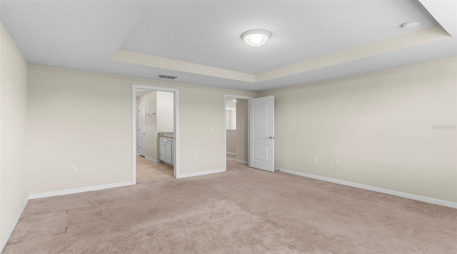 Primary Bed w/ ensuite