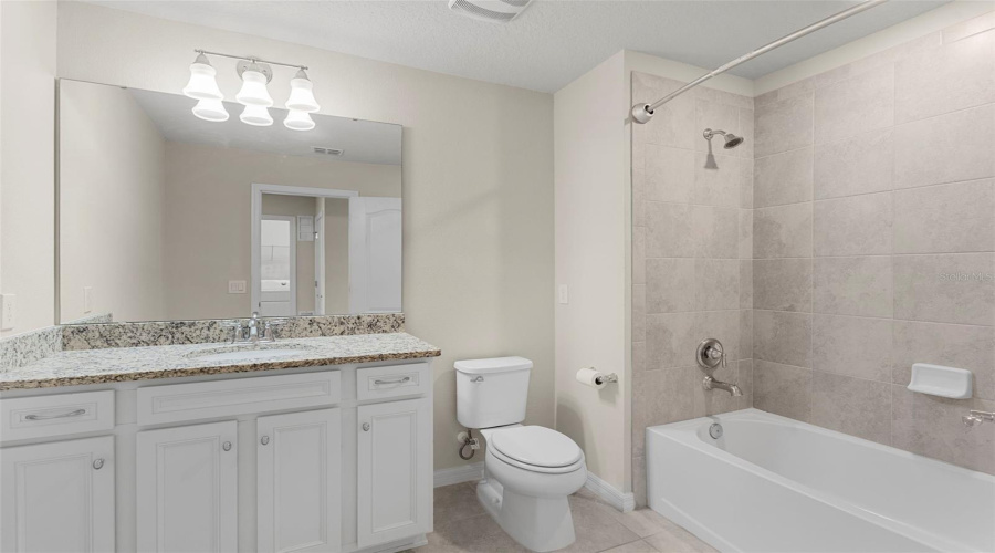 Bathroom servicing bedrooms 4 & 5