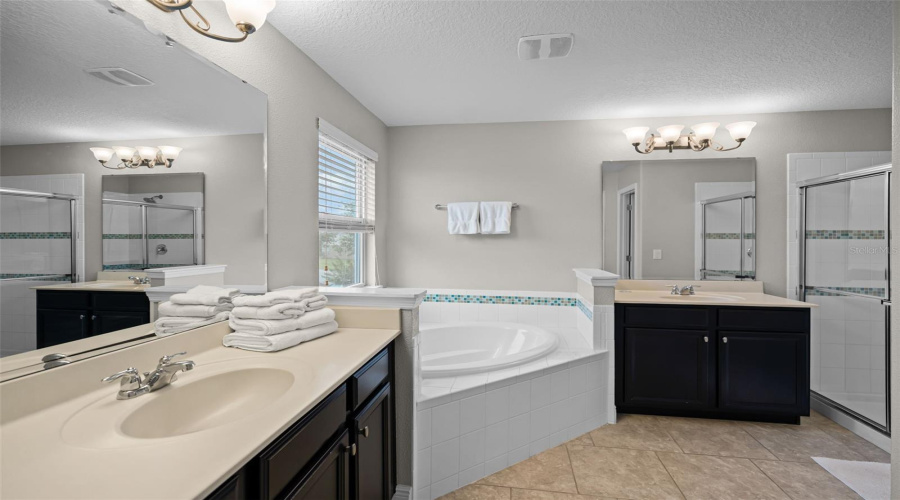 DAVENPORT, Florida 33837, 7 Bedrooms Bedrooms, ,5 BathroomsBathrooms,Residential,For Sale,OAKTREE,MFRO6316719