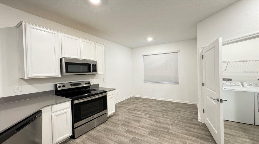 DAVENPORT, Florida 33837, 4 Bedrooms Bedrooms, ,3 BathroomsBathrooms,Residential,For Sale,POMELO,MFRO6316802