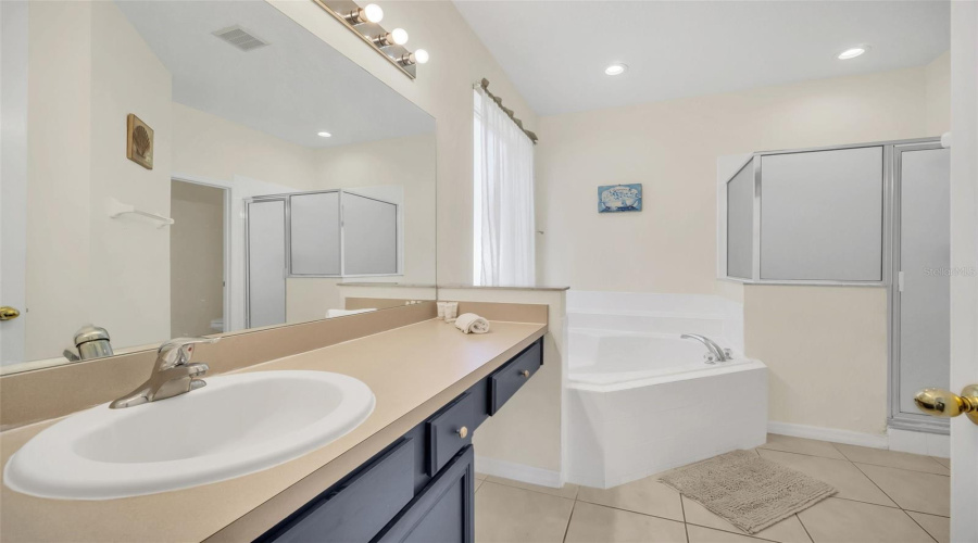 KISSIMMEE, Florida 34747, 6 Bedrooms Bedrooms, ,4 BathroomsBathrooms,Residential,For Sale,LA ISLA,MFRO6314964