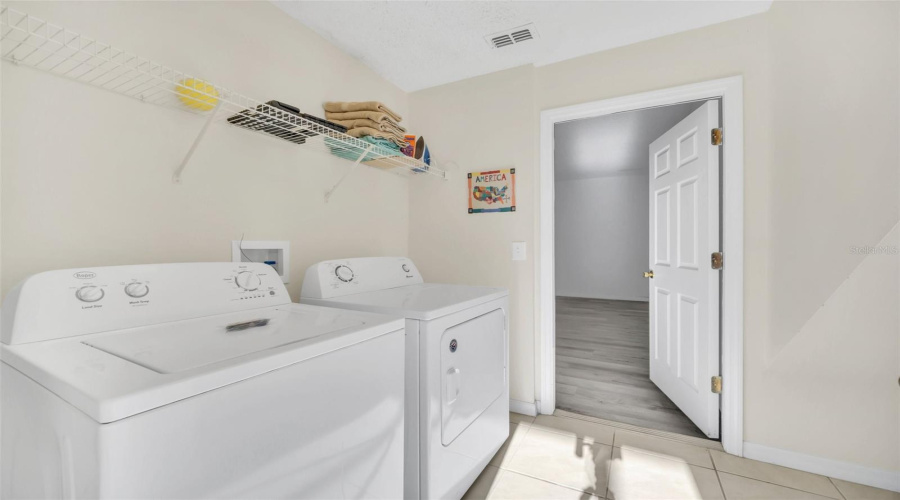 KISSIMMEE, Florida 34747, 6 Bedrooms Bedrooms, ,4 BathroomsBathrooms,Residential,For Sale,LA ISLA,MFRO6314964