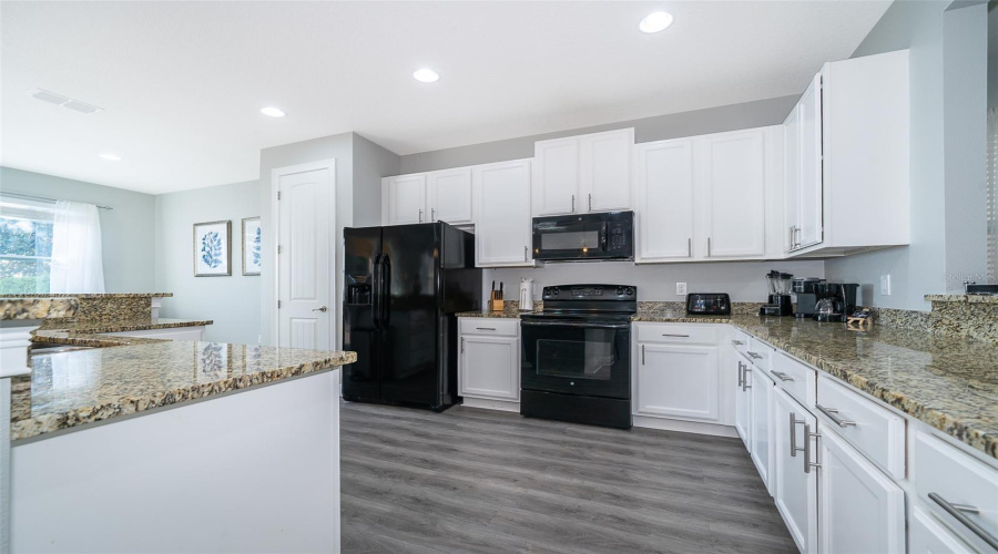 KISSIMMEE, Florida 34747, 6 Bedrooms Bedrooms, ,5 BathroomsBathrooms,Residential,For Sale,LASSO,MFRS5128697