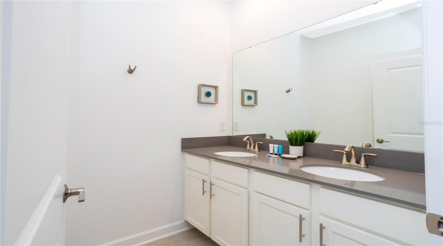 DAVENPORT, Florida 33896, 5 Bedrooms Bedrooms, ,4 BathroomsBathrooms,Residential,For Sale,SPLASH SHOT,MFRO6317014