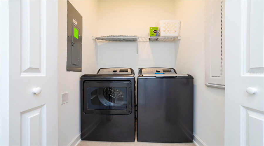 DAVENPORT, Florida 33896, 5 Bedrooms Bedrooms, ,4 BathroomsBathrooms,Residential,For Sale,SPLASH SHOT,MFRO6317014