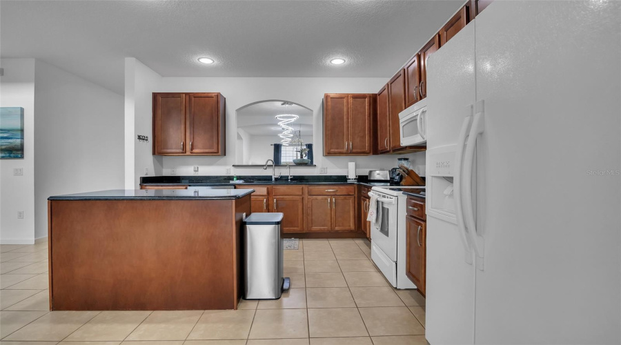 DAVENPORT, Florida 33837, 6 Bedrooms Bedrooms, ,5 BathroomsBathrooms,Residential,For Sale,CABELLO,MFRO6317144