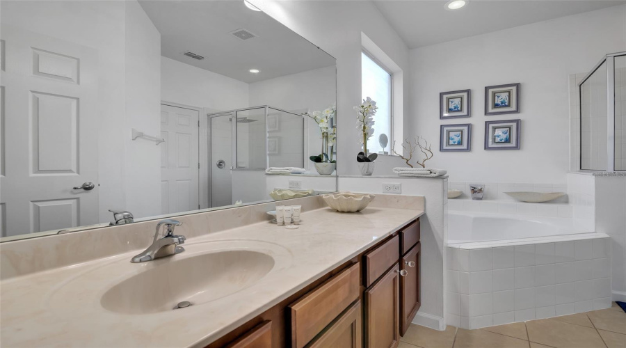 DAVENPORT, Florida 33837, 6 Bedrooms Bedrooms, ,5 BathroomsBathrooms,Residential,For Sale,CABELLO,MFRO6317144