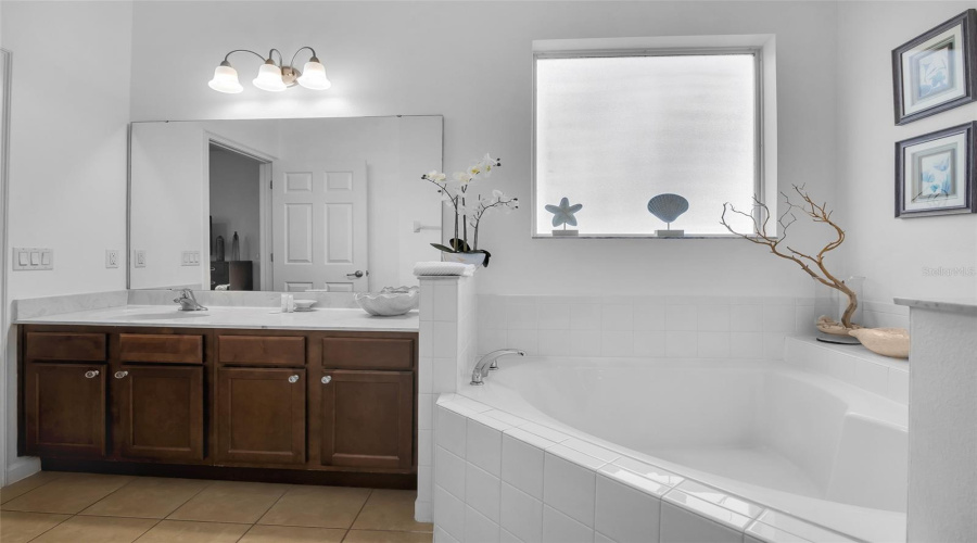 DAVENPORT, Florida 33837, 6 Bedrooms Bedrooms, ,5 BathroomsBathrooms,Residential,For Sale,CABELLO,MFRO6317144