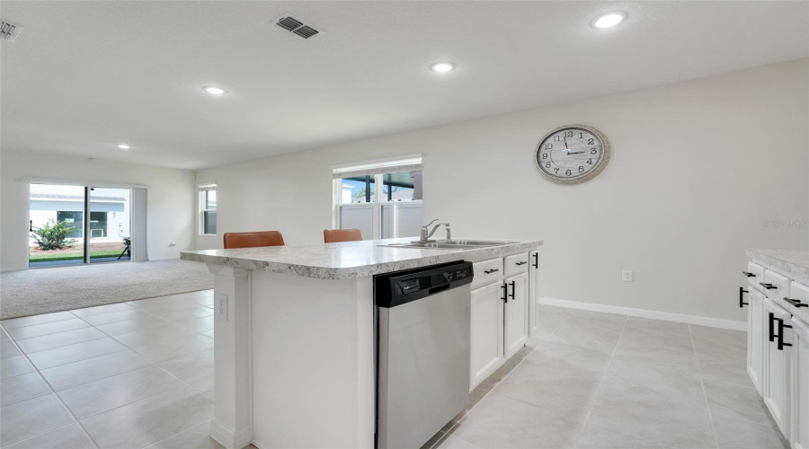 DAVENPORT, Florida 33837, 3 Bedrooms Bedrooms, ,2 BathroomsBathrooms,Residential,For Sale,BERRY,MFRTB8395769