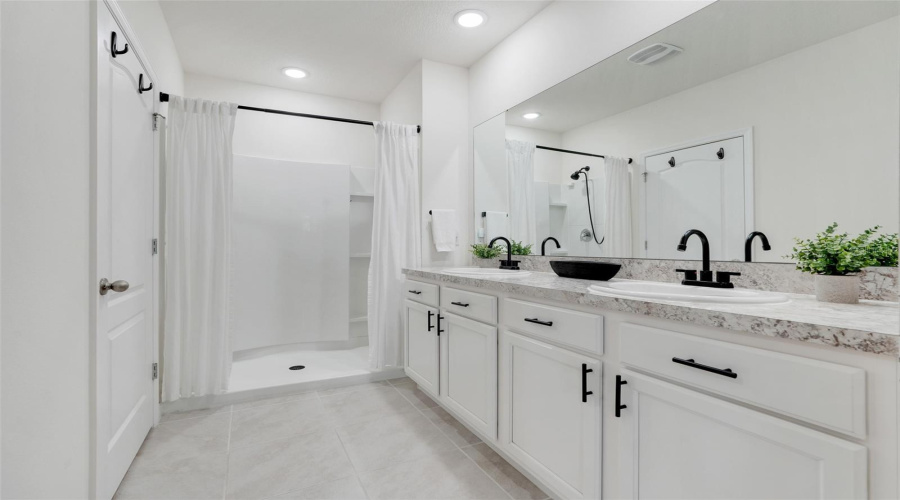 DAVENPORT, Florida 33837, 3 Bedrooms Bedrooms, ,2 BathroomsBathrooms,Residential,For Sale,BERRY,MFRTB8395769