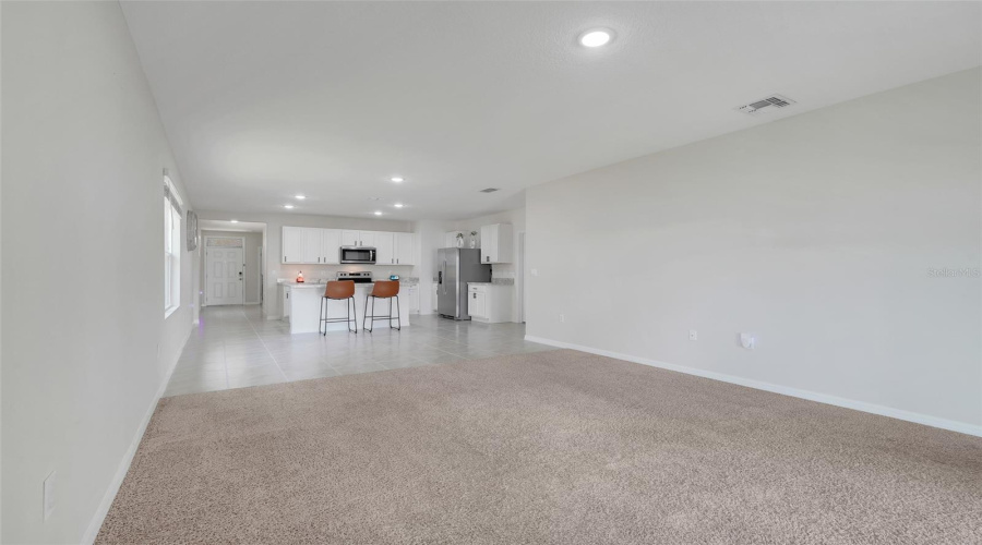 DAVENPORT, Florida 33837, 3 Bedrooms Bedrooms, ,2 BathroomsBathrooms,Residential,For Sale,BERRY,MFRTB8395769