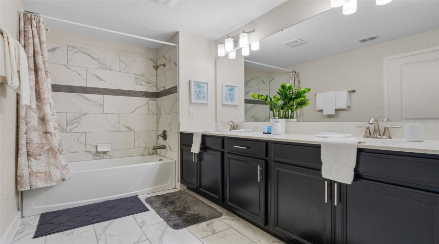 DAVENPORT, Florida 33896, 5 Bedrooms Bedrooms, ,4 BathroomsBathrooms,Residential,For Sale,STINGER,MFRS5128773
