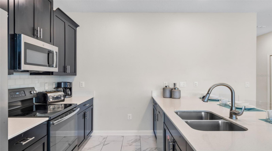 DAVENPORT, Florida 33896, 5 Bedrooms Bedrooms, ,4 BathroomsBathrooms,Residential,For Sale,STINGER,MFRS5128773
