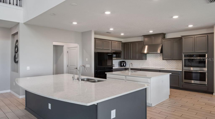 KISSIMMEE, Florida 34746, 6 Bedrooms Bedrooms, ,4 BathroomsBathrooms,Residential,For Sale,GATEWAY,MFRO6316832