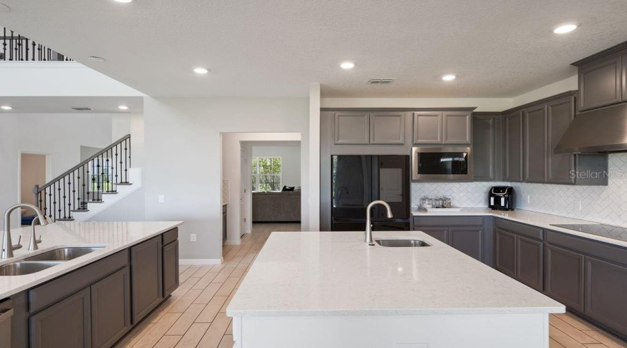 KISSIMMEE, Florida 34746, 6 Bedrooms Bedrooms, ,4 BathroomsBathrooms,Residential,For Sale,GATEWAY,MFRO6316832