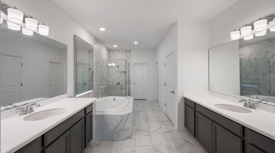 KISSIMMEE, Florida 34746, 6 Bedrooms Bedrooms, ,4 BathroomsBathrooms,Residential,For Sale,GATEWAY,MFRO6316832