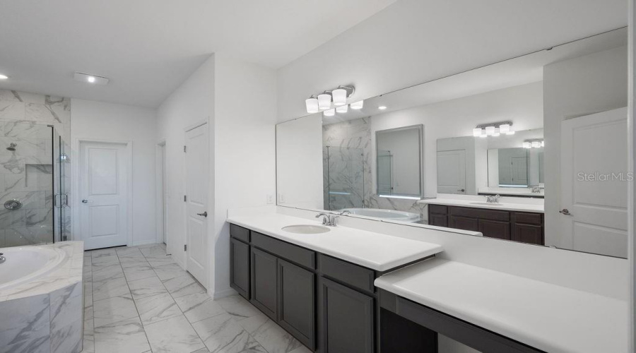 KISSIMMEE, Florida 34746, 6 Bedrooms Bedrooms, ,4 BathroomsBathrooms,Residential,For Sale,GATEWAY,MFRO6316832