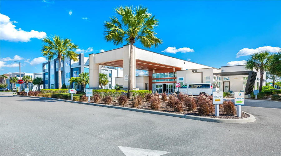 Clubhouse: Resort-style clubhouse