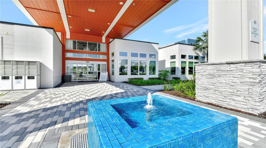 Clubhouse: Resort-style clubhouse