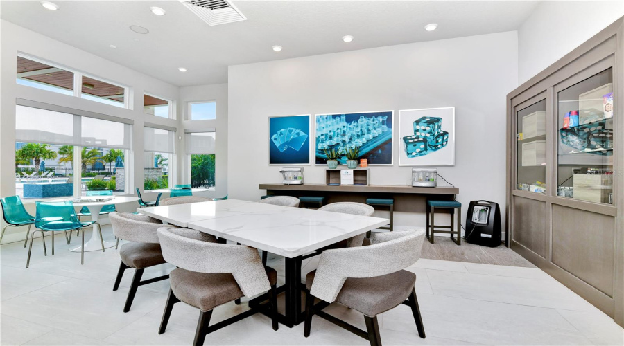 Clubhouse: Resort-style clubhouse