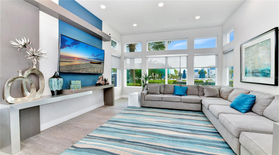 Clubhouse: Resort-style clubhouse
