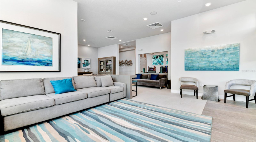 Clubhouse: Resort-style clubhouse
