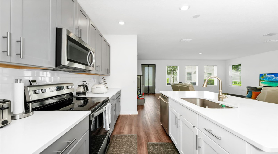 DAVENPORT, Florida 33896, 3 Bedrooms Bedrooms, ,2 BathroomsBathrooms,Residential,For Sale,BENOI,MFRO6317537