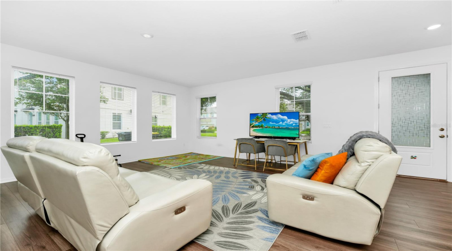 DAVENPORT, Florida 33896, 3 Bedrooms Bedrooms, ,2 BathroomsBathrooms,Residential,For Sale,BENOI,MFRO6317537