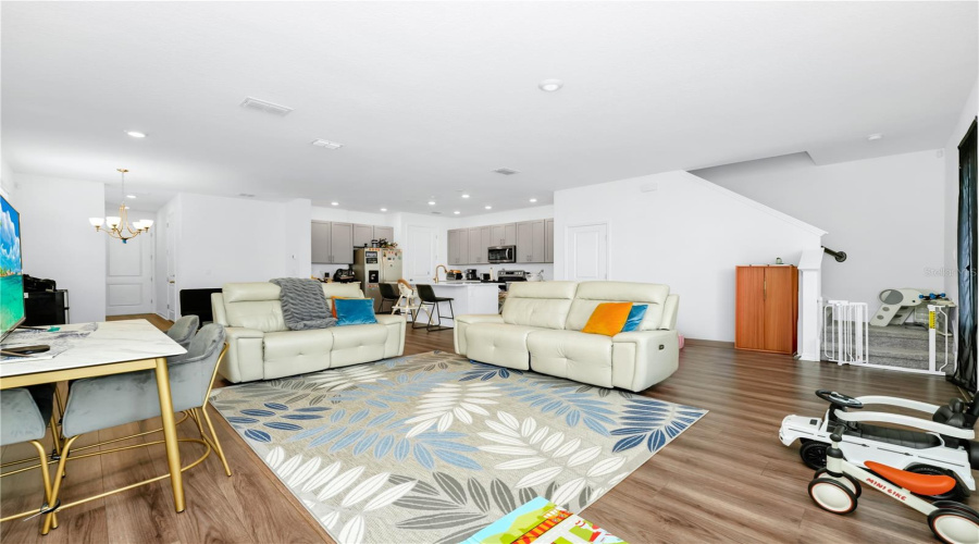 DAVENPORT, Florida 33896, 3 Bedrooms Bedrooms, ,2 BathroomsBathrooms,Residential,For Sale,BENOI,MFRO6317537
