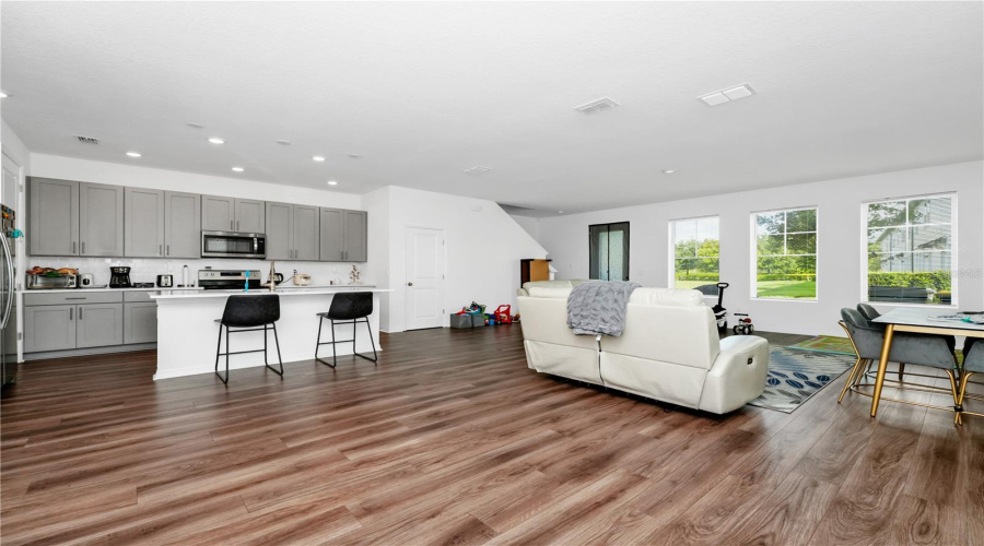 DAVENPORT, Florida 33896, 3 Bedrooms Bedrooms, ,2 BathroomsBathrooms,Residential,For Sale,BENOI,MFRO6317537