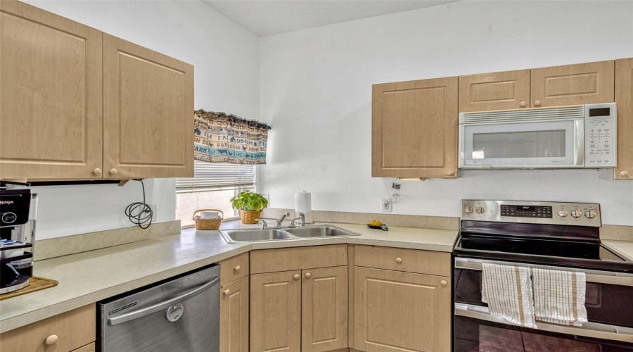 KISSIMMEE, Florida 34747, 4 Bedrooms Bedrooms, ,2 BathroomsBathrooms,Residential,For Sale,FAN PALM,MFRO6317015